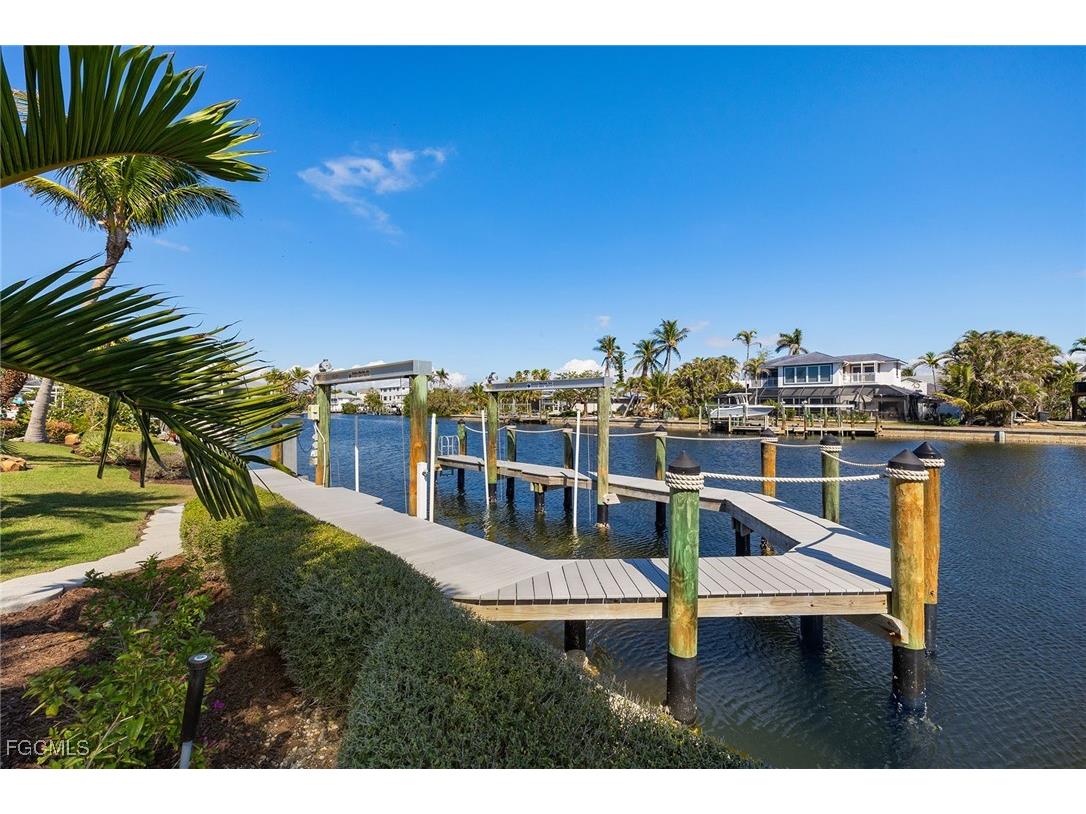 1674 Sabal Palm Drive Sanibel FL 33957 2025016028 image4