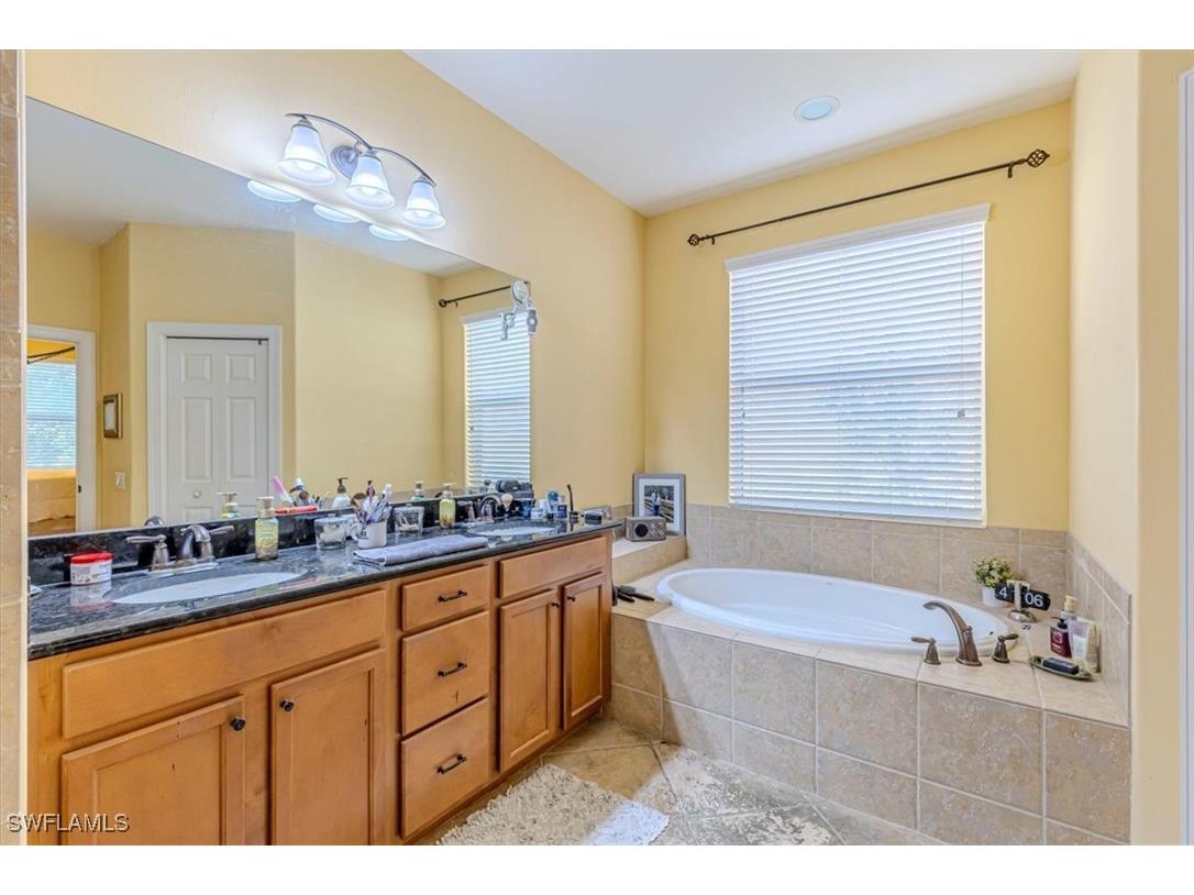 1674 Serrano Circle Naples FL 34105 226003505 image12