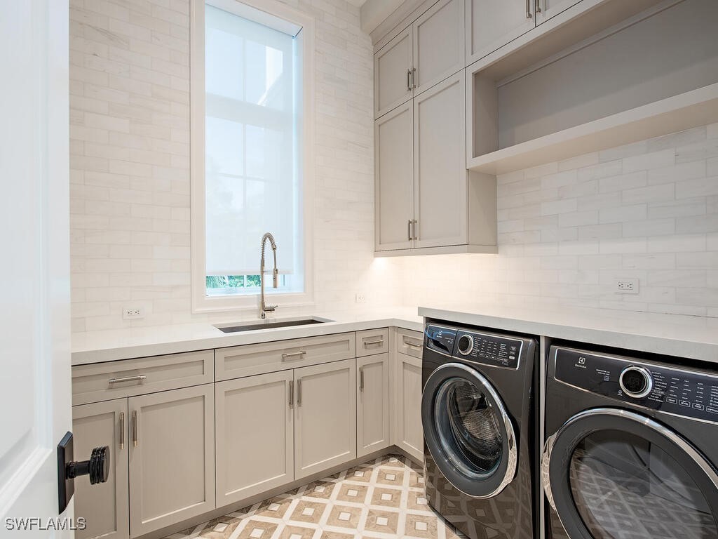 1675 Gordon Drive Naples FL 34102 225079880 image40