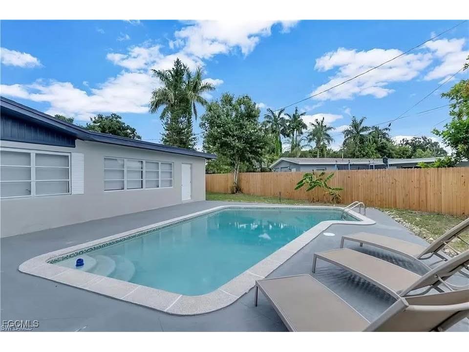 1675 Temple Terrace North Fort Myers FL 33917 2025020178 image1