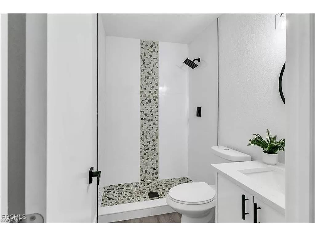 1675 Temple Terrace North Fort Myers FL 33917 2025020178 image4