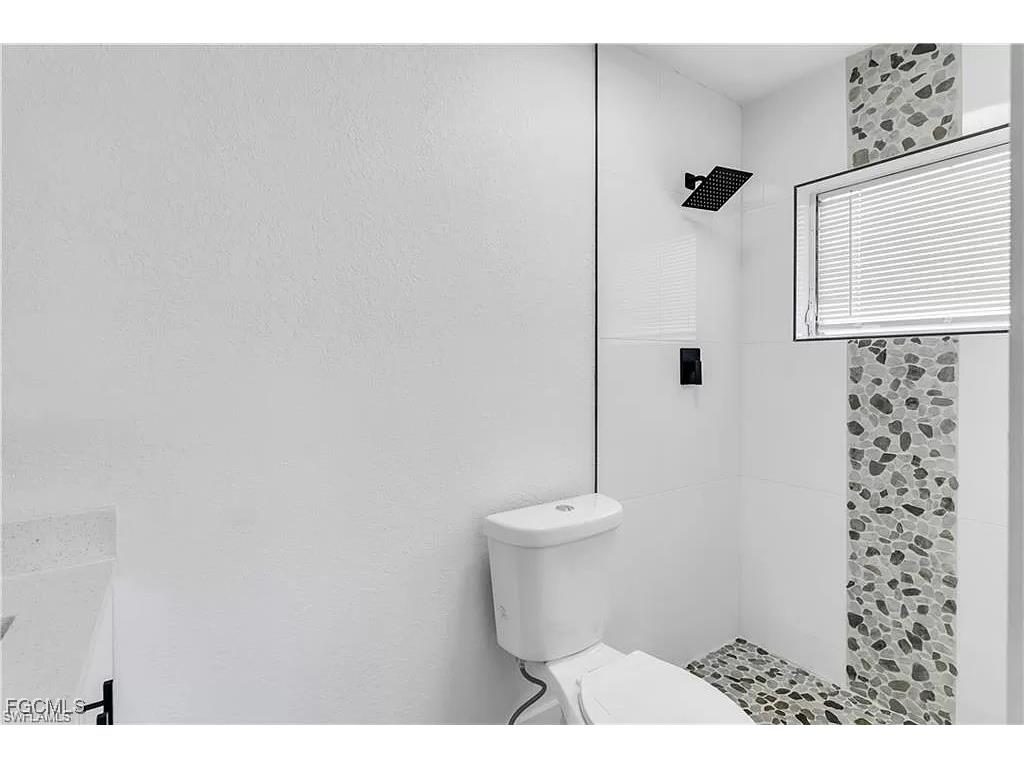 1675 Temple Terrace North Fort Myers FL 33917 2025020178 image8