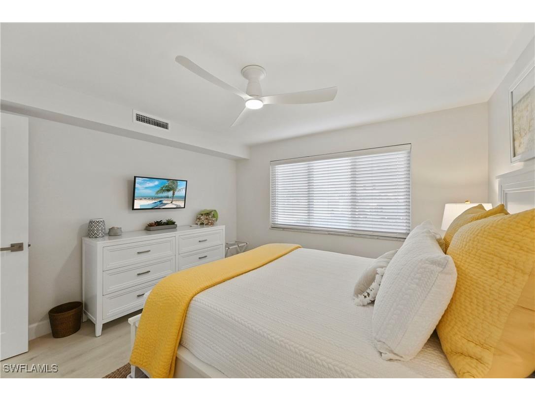 1686 Blue Point Avenue #B5 Naples FL 34102 225075368 image32