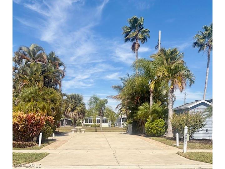 1687 Diamond Lake Circle Naples FL 34114 225084604 image1