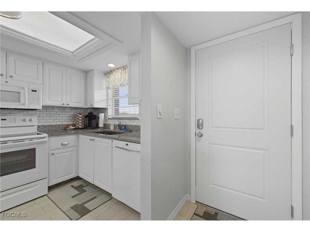 16881 Davis Road #126 Fort Myers FL 33908 2025009093 image3