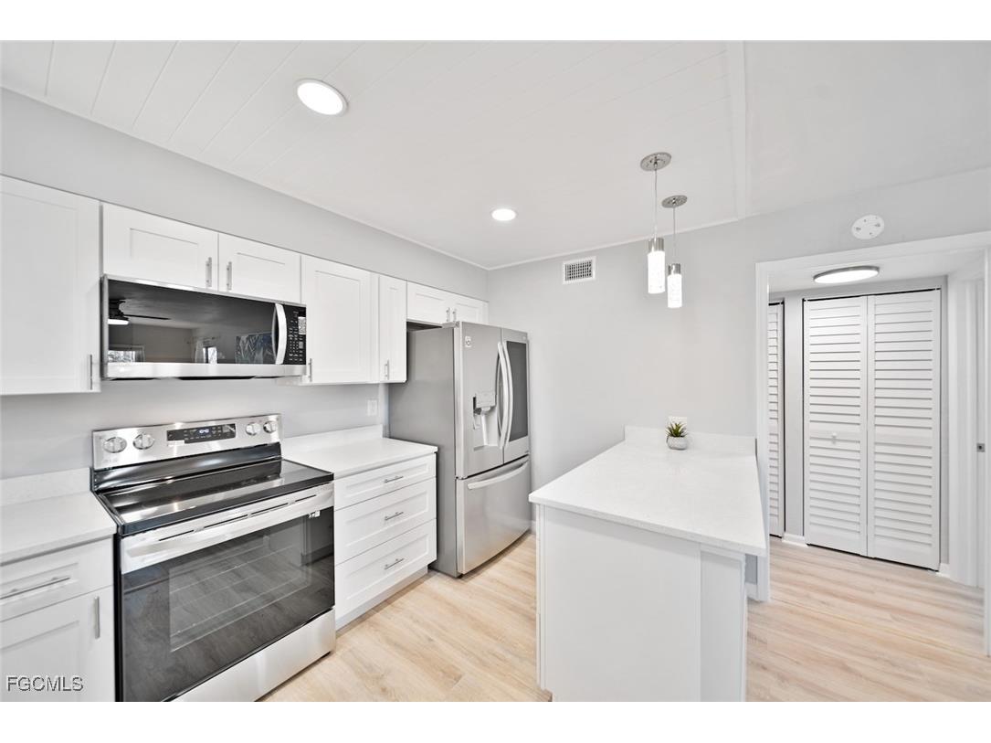 16881 Davis Road #721 Fort Myers FL 33908 2025018433 image8