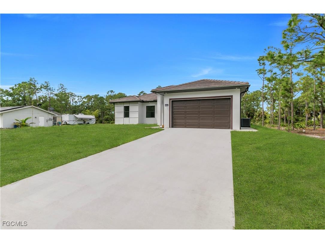 1689 Palmetto Avenue Lehigh Acres FL 33972 2025013363 image3