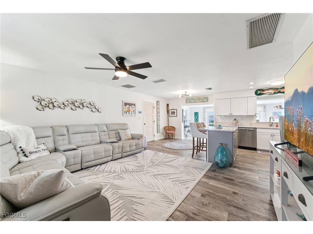 1691 Lakeside Terrace North Fort Myers FL 33903 2026000918 image10