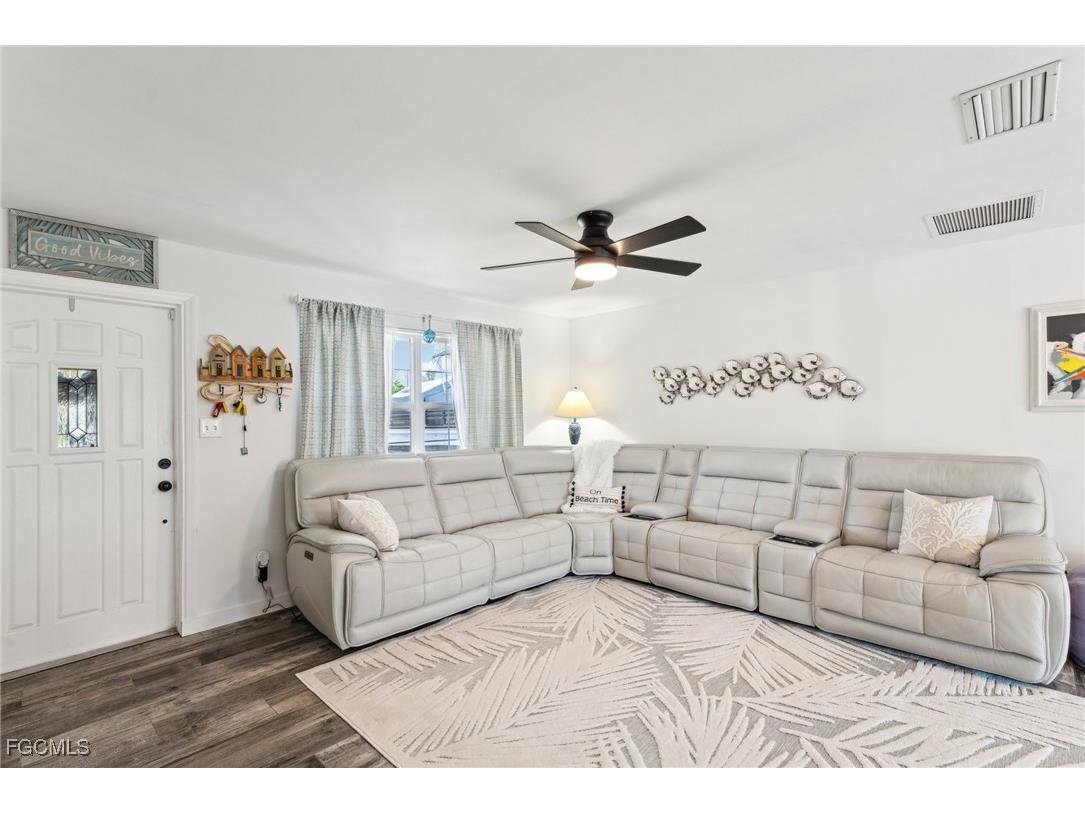 1691 Lakeside Terrace North Fort Myers FL 33903 2026000918 image11