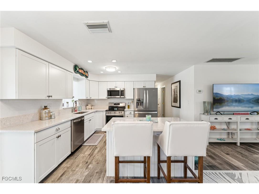 1691 Lakeside Terrace North Fort Myers FL 33903 2026000918 image17