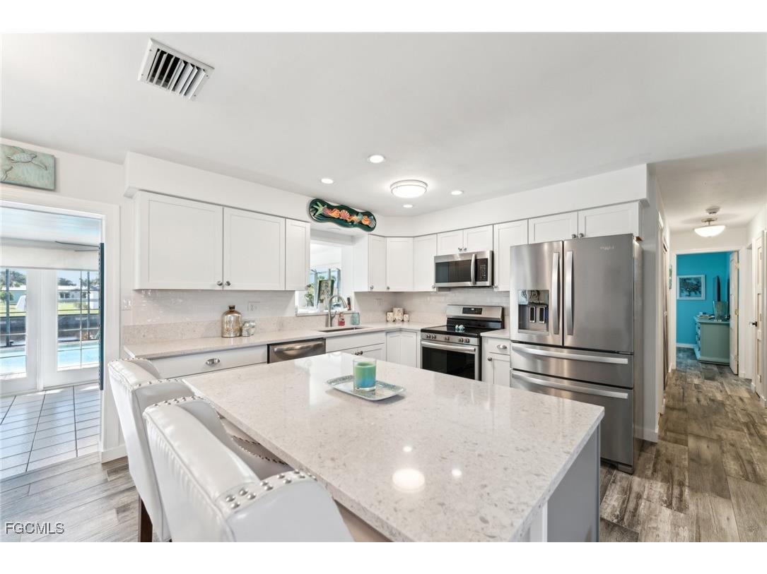 1691 Lakeside Terrace North Fort Myers FL 33903 2026000918 image18