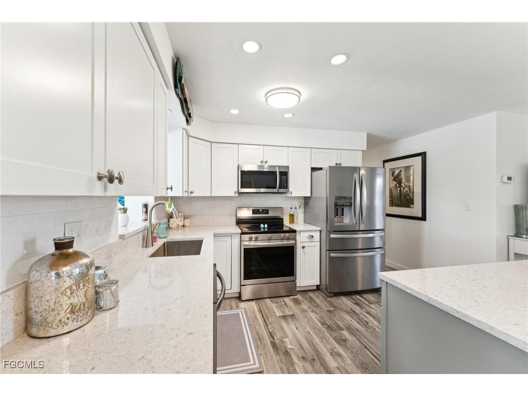 1691 Lakeside Terrace North Fort Myers FL 33903 2026000918 image19