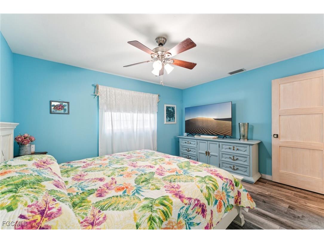 1691 Lakeside Terrace North Fort Myers FL 33903 2026000918 image32