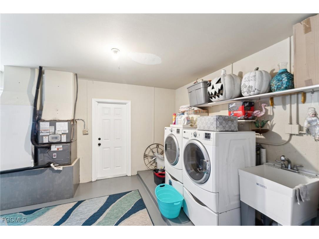 1691 Lakeside Terrace North Fort Myers FL 33903 2026000918 image34