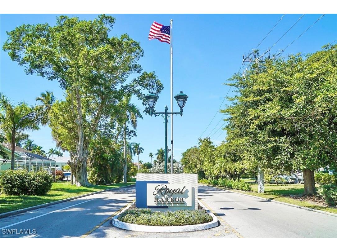 1696 Sandpiper Street Naples FL 34102 225080549 image5