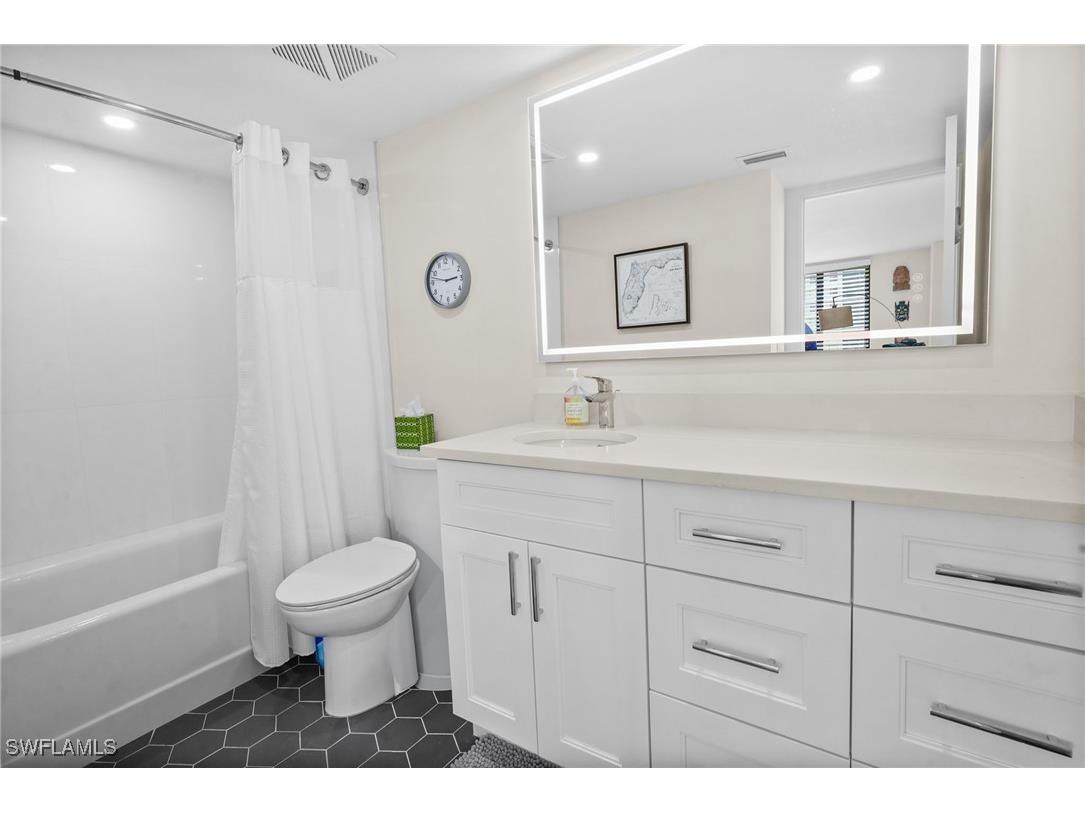 17 Bluebill Avenue #101 Naples FL 34108 225076823 image22