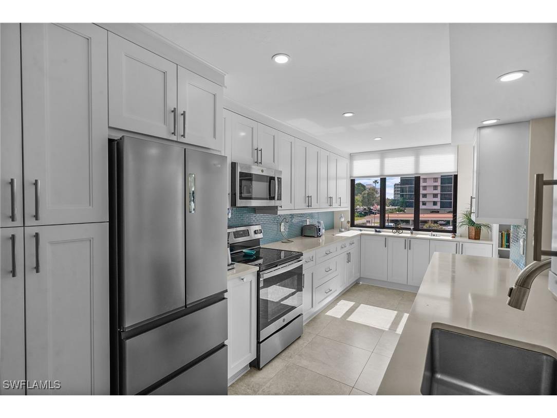 17 Bluebill Avenue #101 Naples FL 34108 225076823 image7