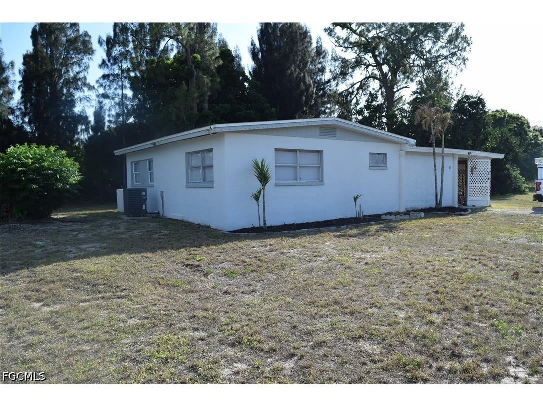 17 Colorado Road Lehigh Acres FL 33936 2026019560 image1