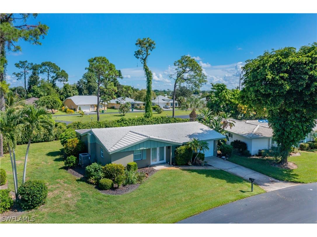 17 Lanai Circle Naples FL 34112 224024703 image1