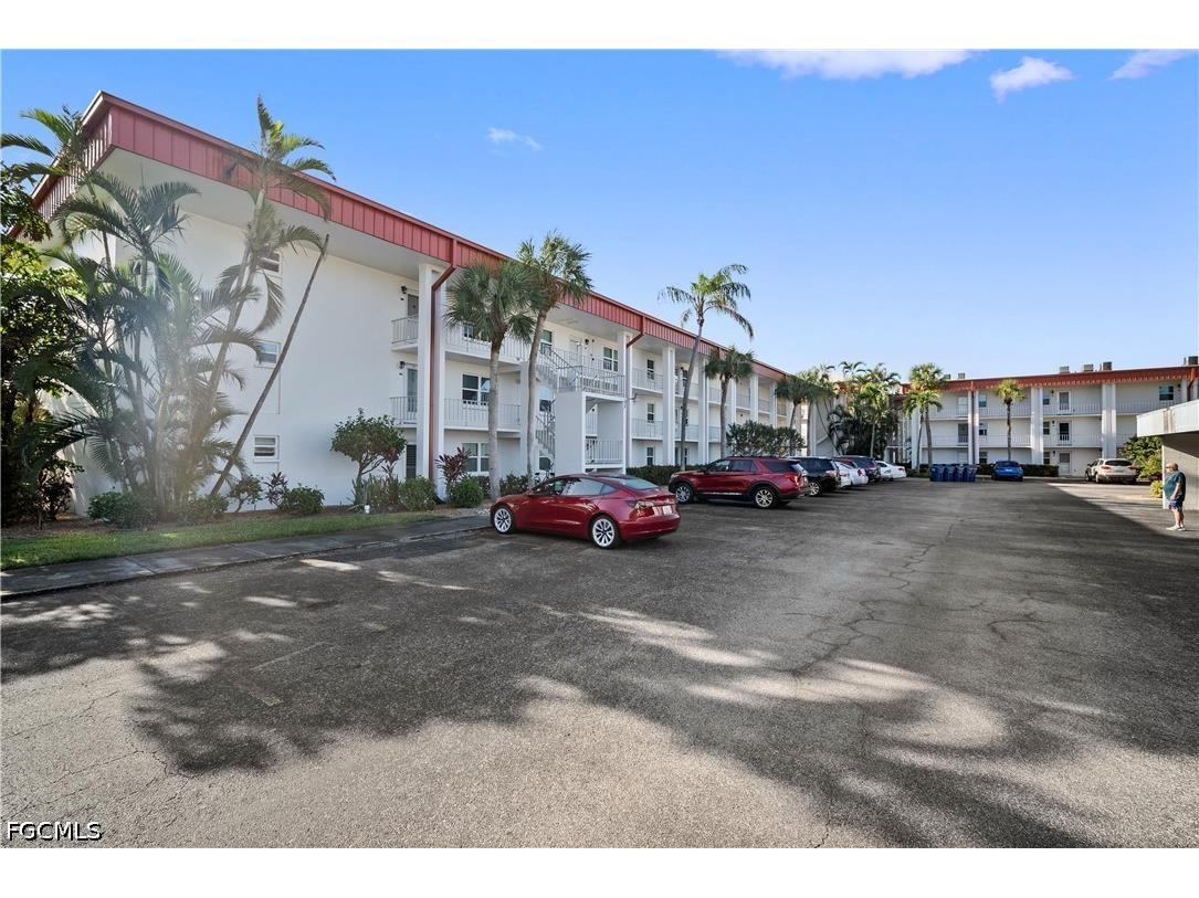 1700 Pine Valley Drive #208 Fort Myers FL 33907 2026024637 image1