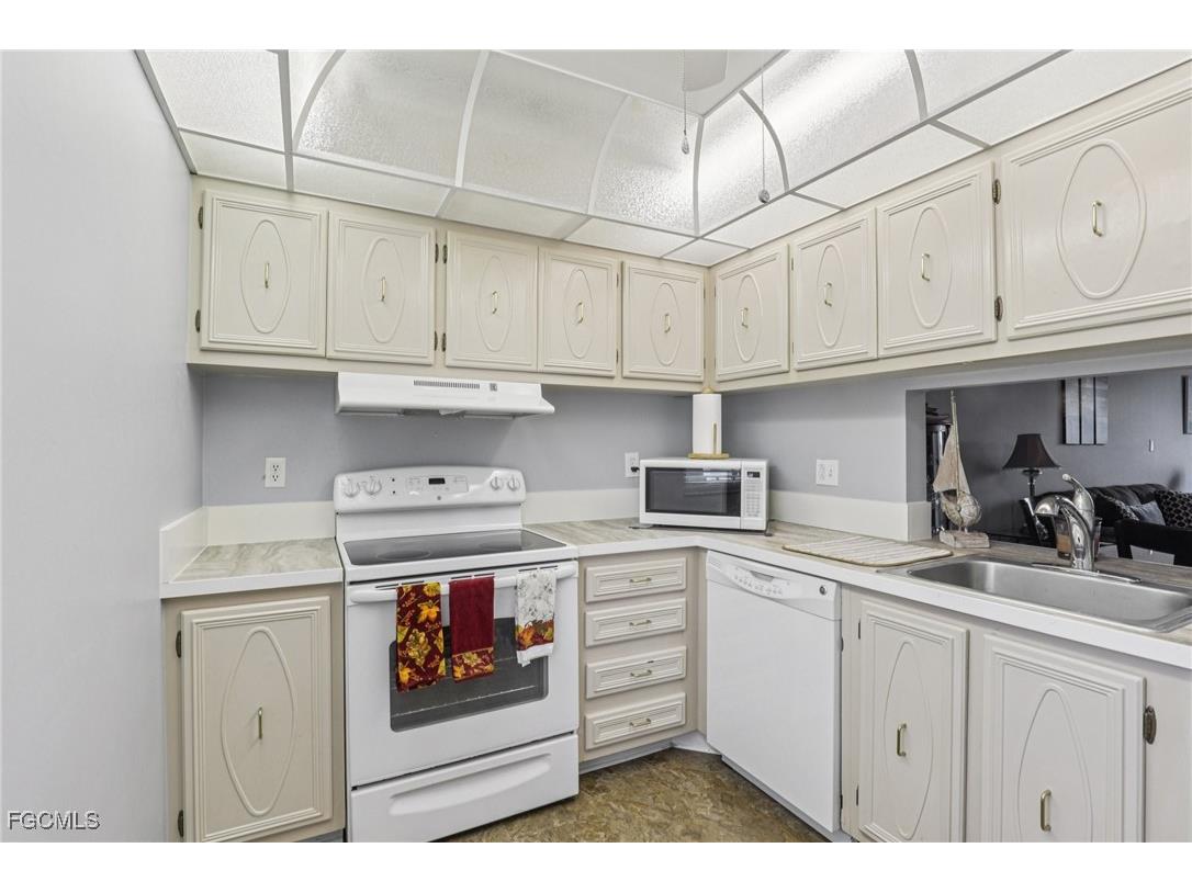 1700 Pine Valley Drive #215 Fort Myers FL 33907 2025019530 image13