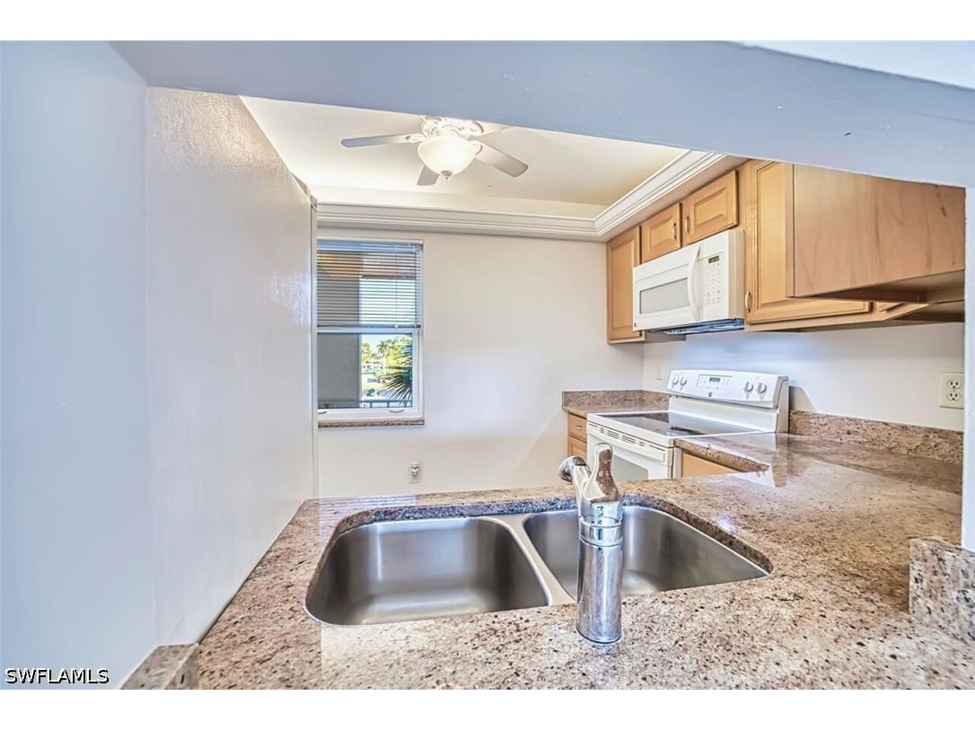 1700 Pine Valley Drive #307 Fort Myers FL 33907 226013010 image5