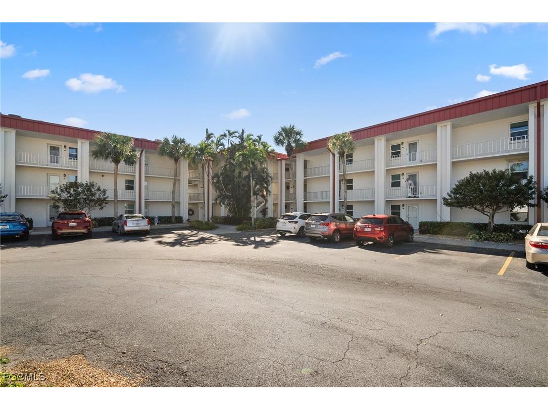 1700 Pine Valley Drive #314 Fort Myers FL 33907 2025023790 image1