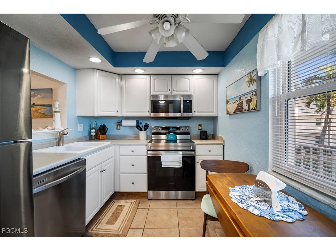 1700 Pine Valley Drive #208 Fort Myers FL 33907 2025018256 image4