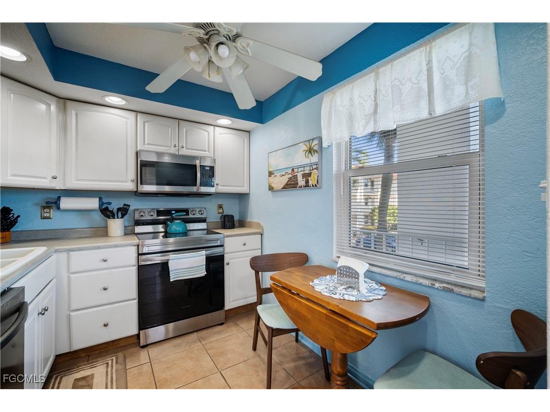 1700 Pine Valley Drive #208 Fort Myers FL 33907 2025018256 image5