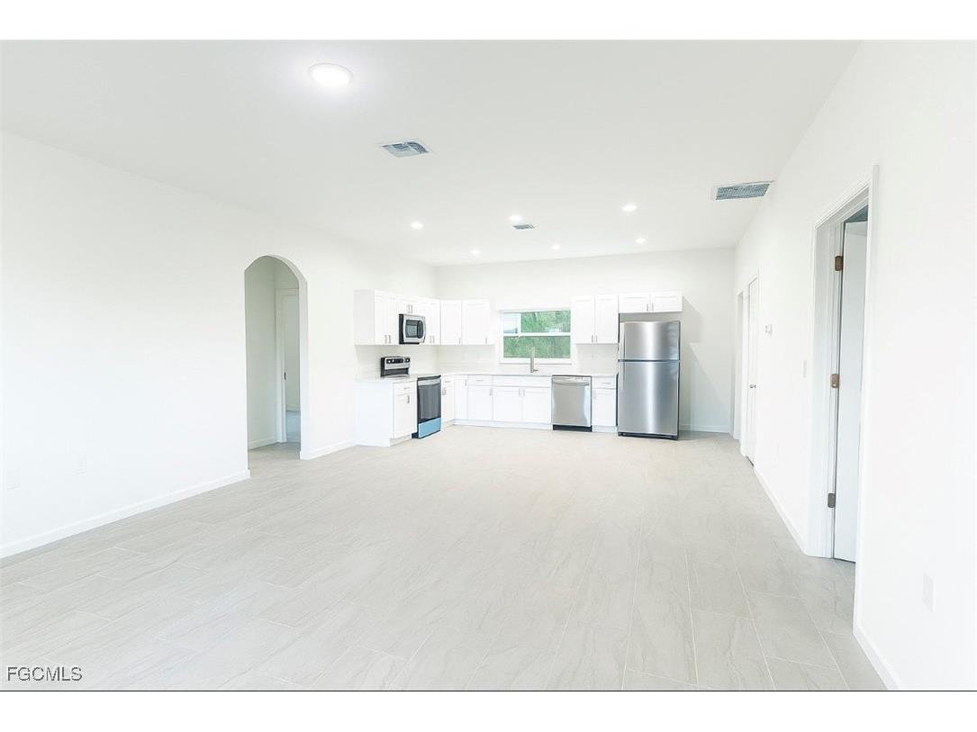 1701 NE 44th Terrace Cape Coral FL 33909 2025018599 image2