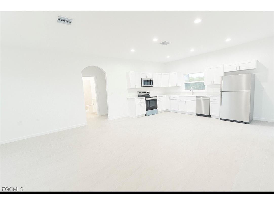 1701 NE 44th Terrace Cape Coral FL 33909 2025018599 image4