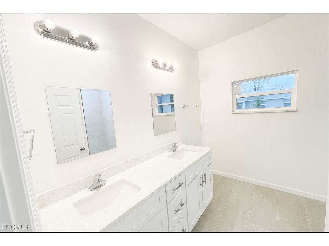 1701 NE 44th Terrace Cape Coral FL 33909 2025018599 image8