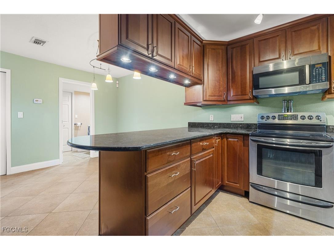 1702 Park Meadows Drive #1 Fort Myers FL 33907 2025024391 image11