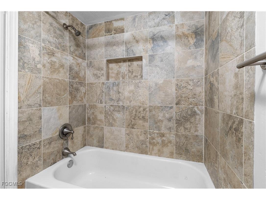 1702 Park Meadows Drive #1 Fort Myers FL 33907 2025024391 image7
