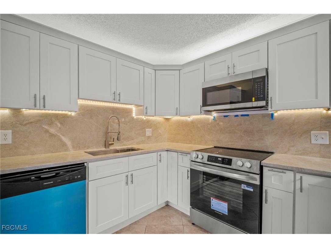 1703 Park Meadows Drive Fort Myers FL 33907 2025006344 image16