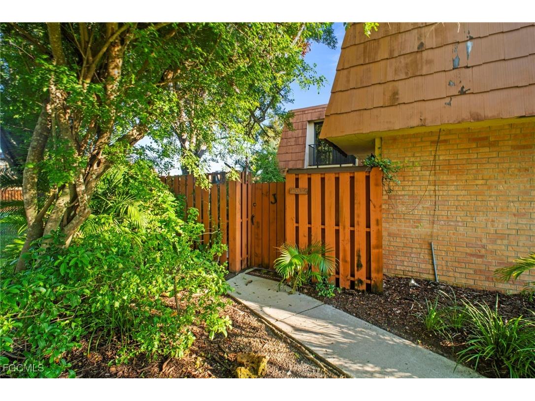 1703 Park Meadows Drive Fort Myers FL 33907 2025006344 image2