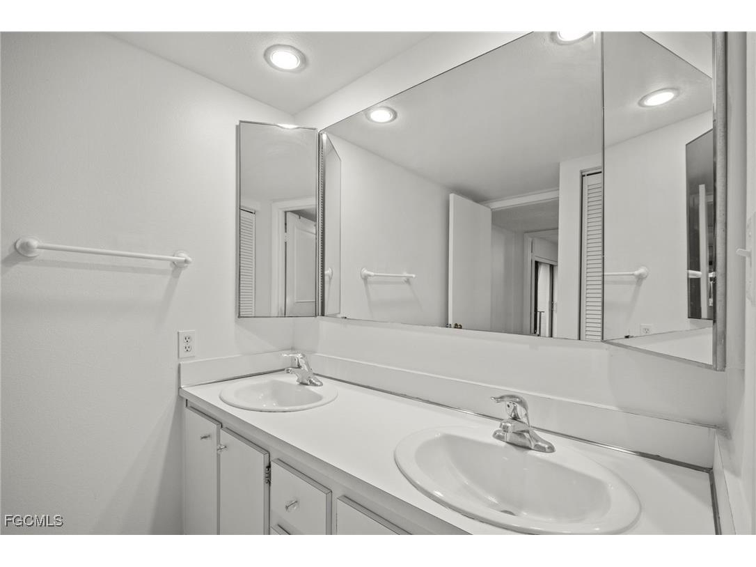 1703 Park Meadows Drive Fort Myers FL 33907 2025006344 image37