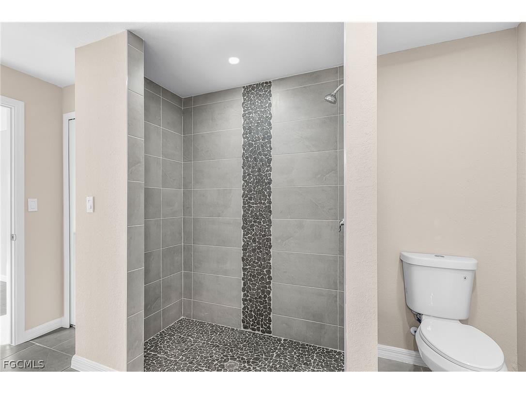 1704 NE 33rd Lane Cape Coral FL 33909 2026012749 image13