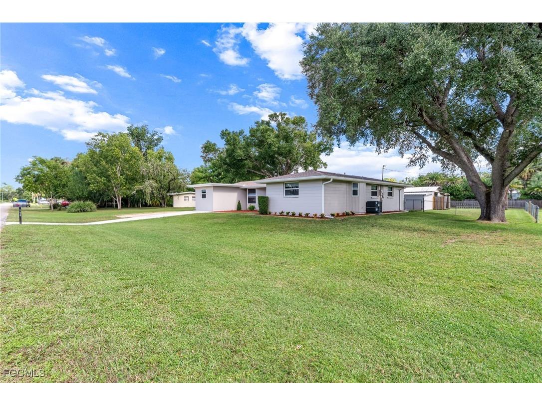 17040 E Lake Drive North Fort Myers FL 33917 2025017252 image4