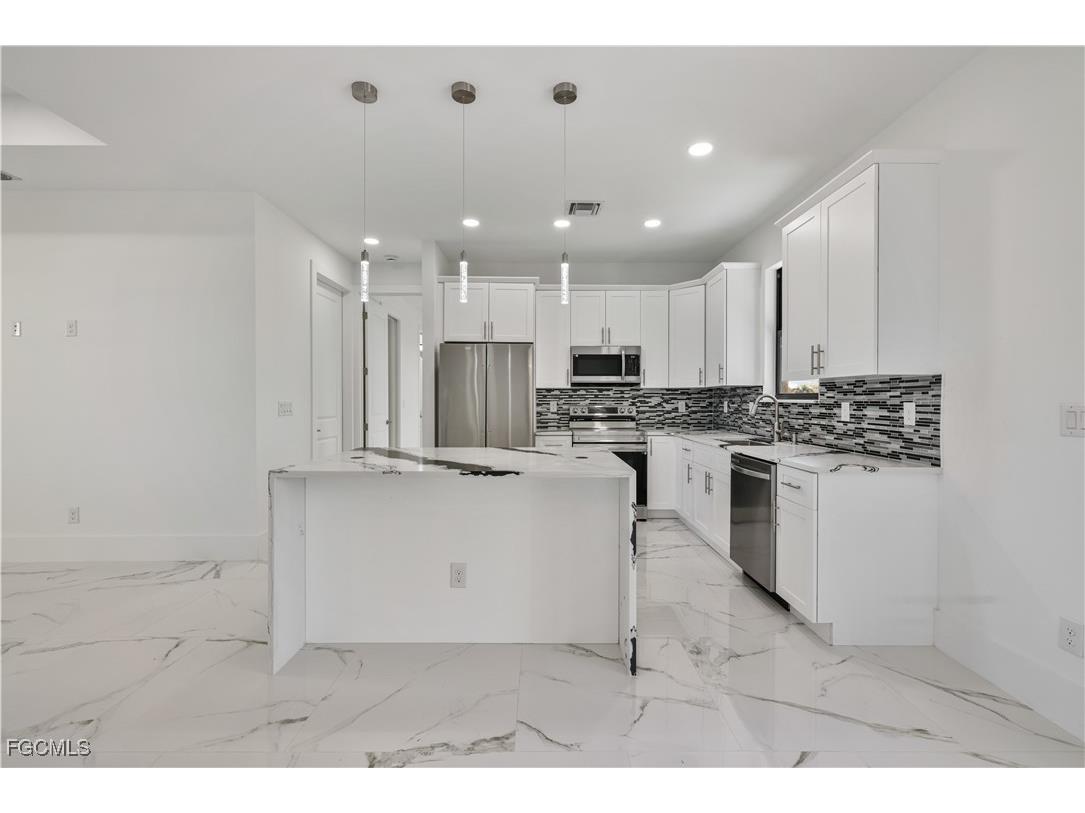 1708 El Dorado Boulevard N Cape Coral FL 33993 2026000585 image10