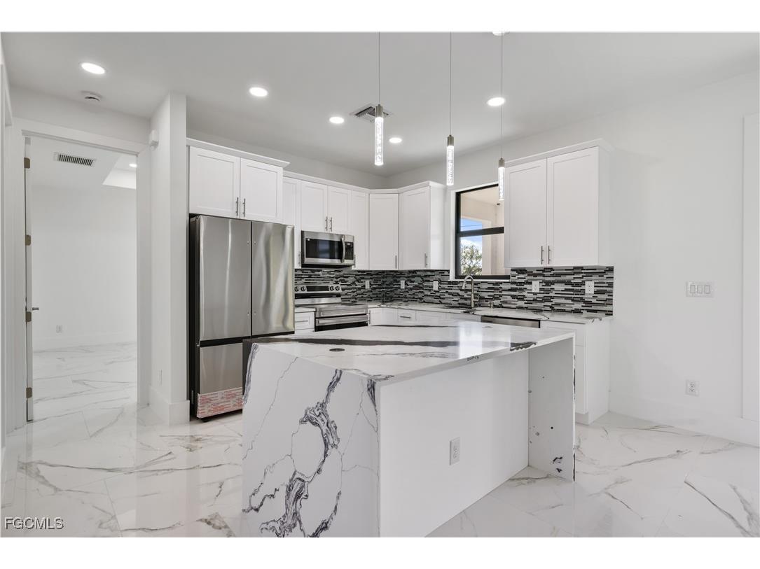 1708 El Dorado Boulevard N Cape Coral FL 33993 2026000585 image9