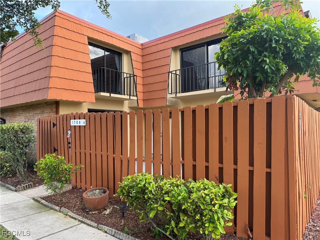 1708 Park Meadows Drive #4 Fort Myers FL 33907 2025017004 image1