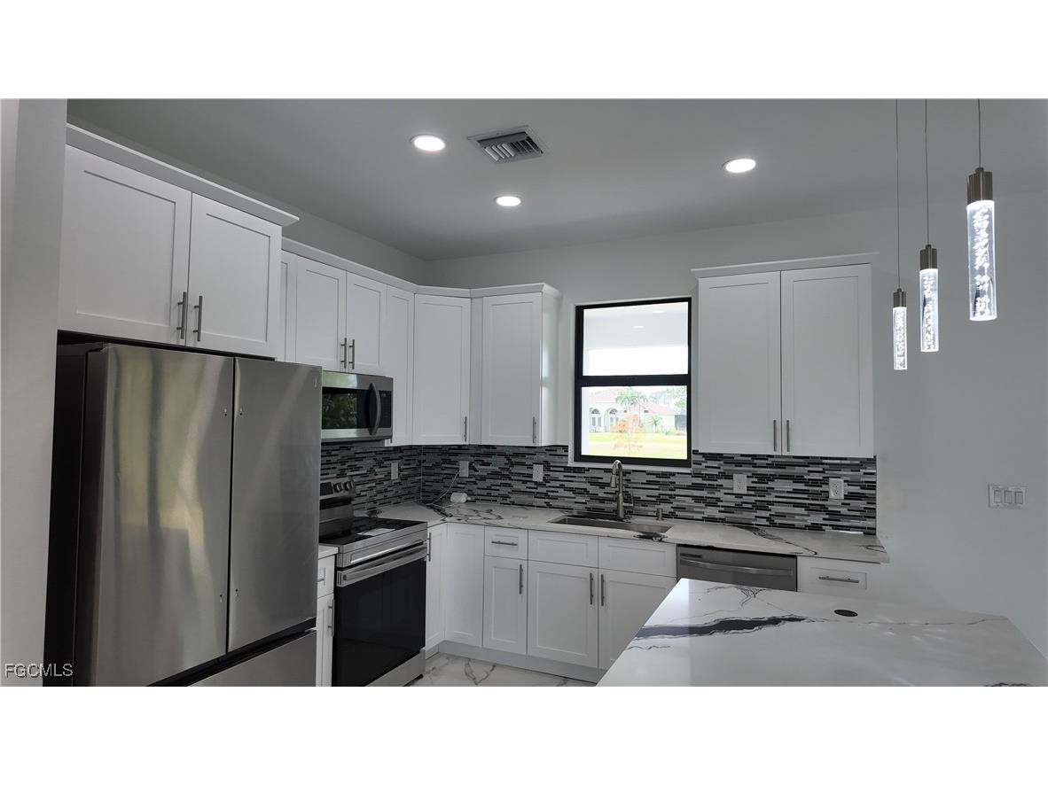 1708 El Dorado Boulevard N Cape Coral FL 33993 2025002915 image6