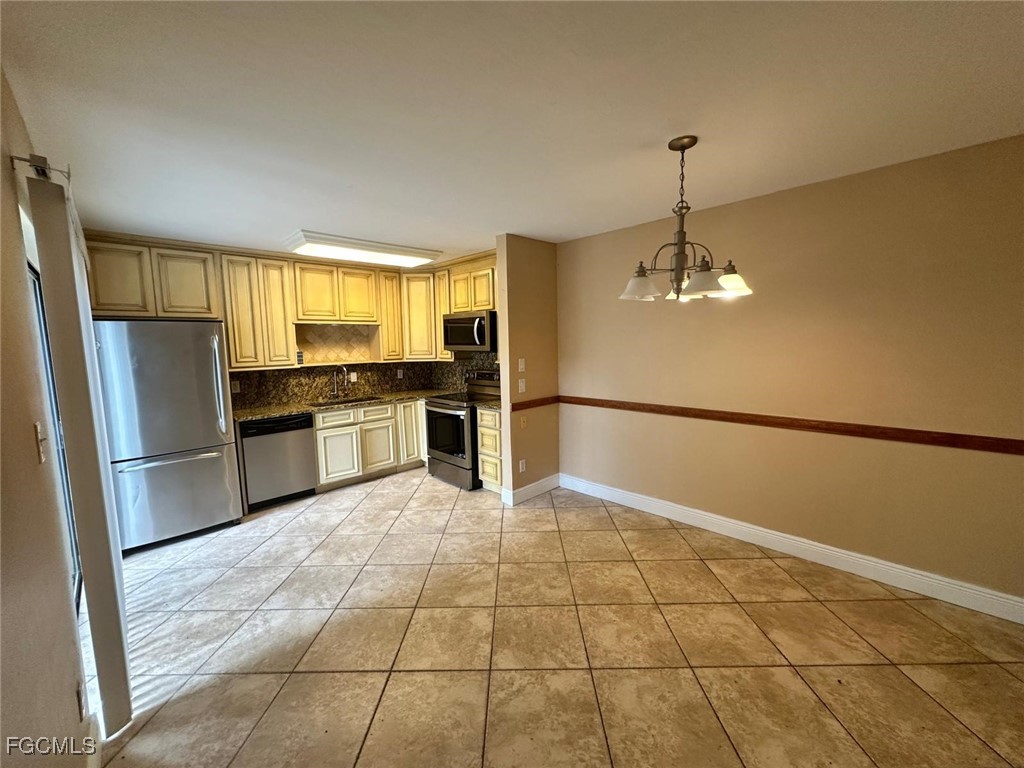 1709 Park Meadows Drive #4 Fort Myers FL 33907 2025013663 image4