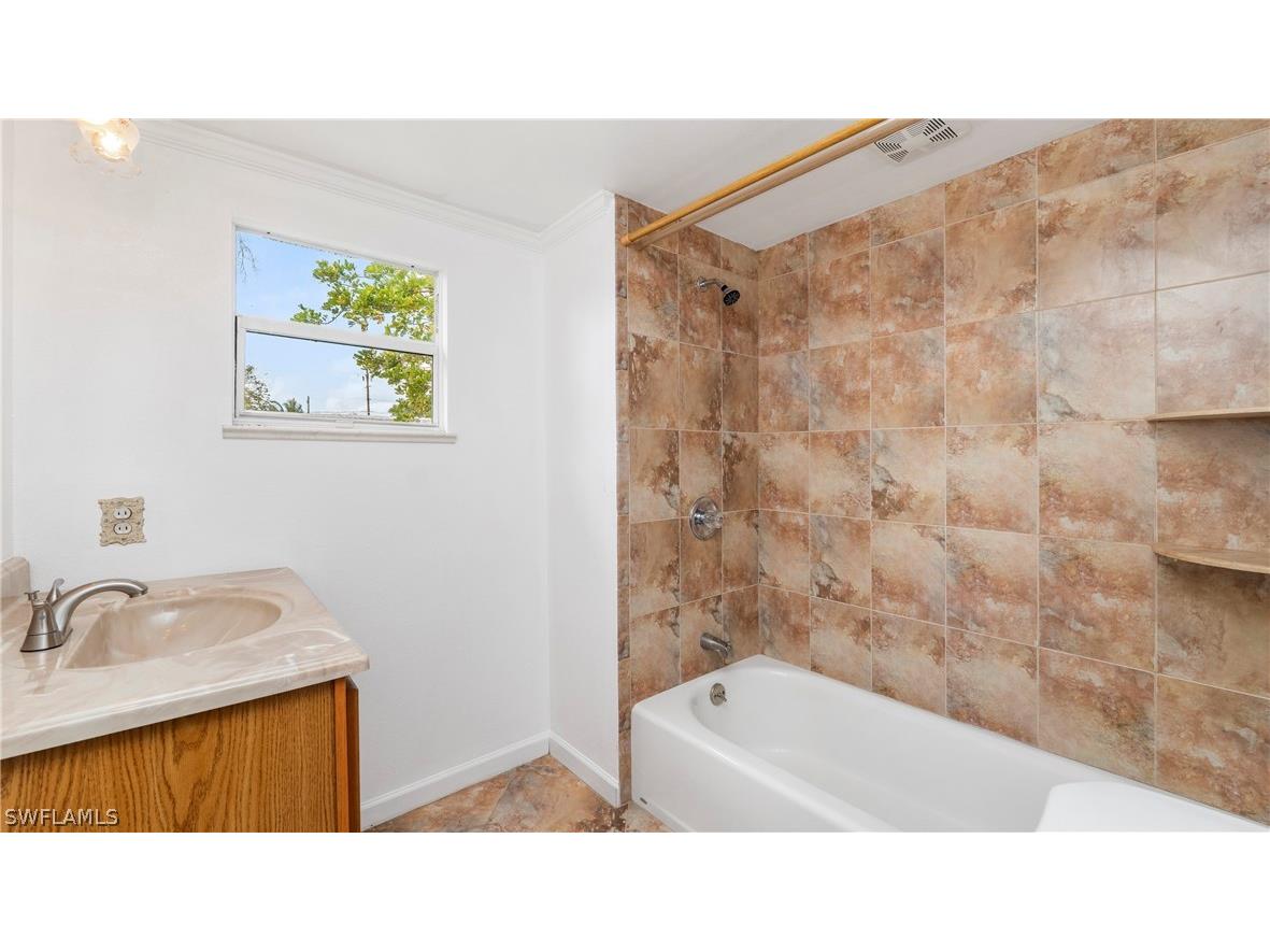 171 Grassy Key Lane Naples FL 34114 226009813 image8