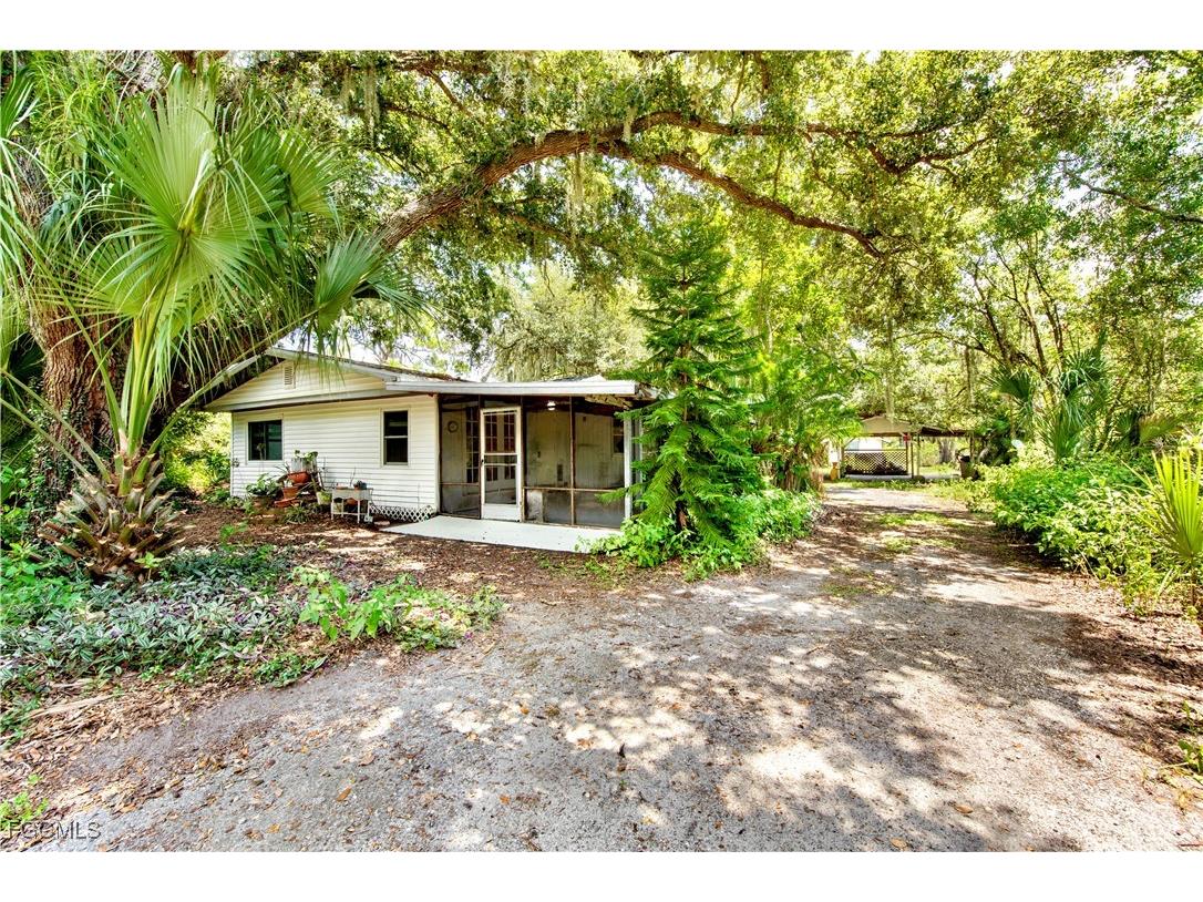 1711 Linwood Avenue Alva FL 33920 2025003592 image1