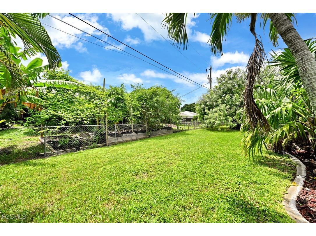 1712 Beach Parkway W Cape Coral FL 33914 2025009756 image28