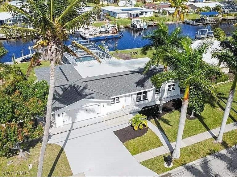 1712 Lakeview Boulevard North Fort Myers FL 33903 224059542 image1