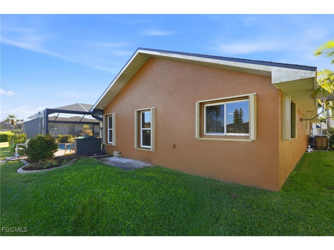 1713 NE 2nd Street Cape Coral FL 33909 2026000490 image39