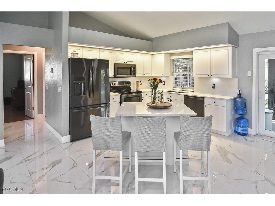 1713 NE 4th Avenue Cape Coral FL 33909 2025010650 image10